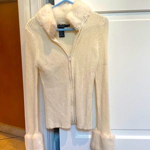 Beautiful sweater cardigan with faux fur collar and same on the sleeves